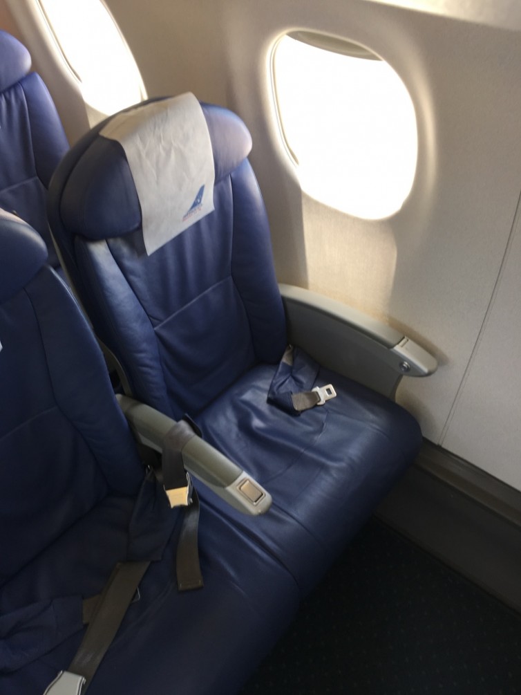 Seat 1A, a very corporate feel on-board any Embraer regional jet Photo: Jacob Pfleger | AirlineReporter