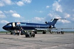 Braniff 727 - Photo: Ken Fielding