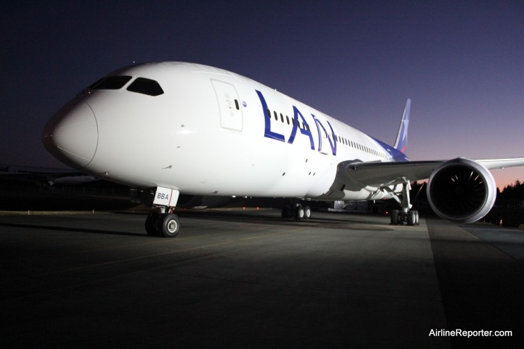 A LAN Boeing 787-8 Dreamliner