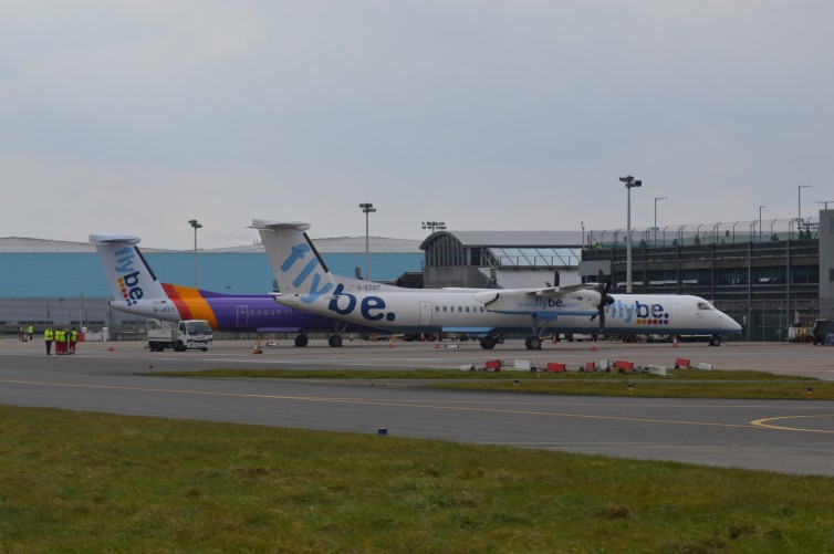 Dash 8 flyby presence at SOU - Photo: Alastair Long | Airlinereporter