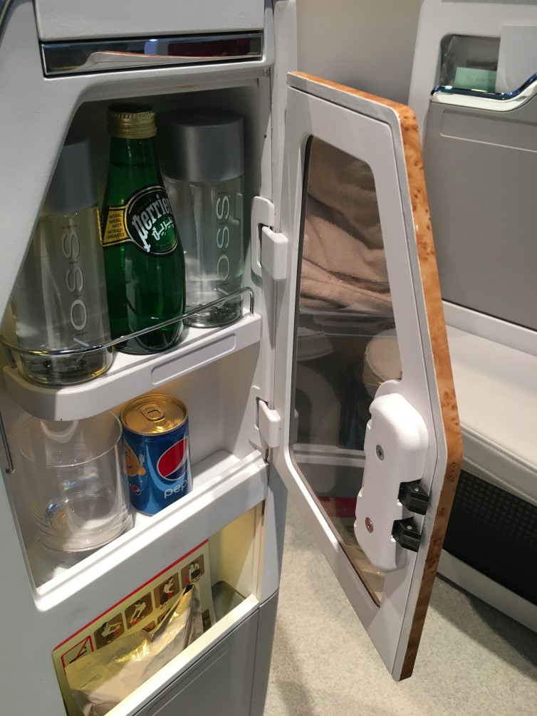 The conveniently placed minibar Photo: Jacob Pfleger | AirlineReporter
