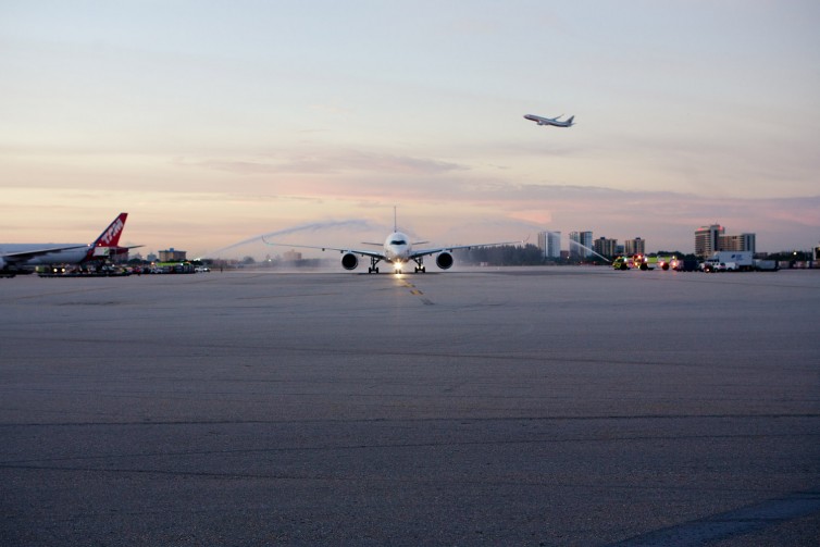 Water canon salute in Miami - Photo: TAM