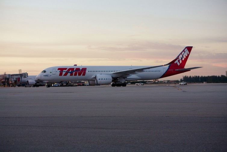 TAM A350 arriving in Miami - Photo: TAM