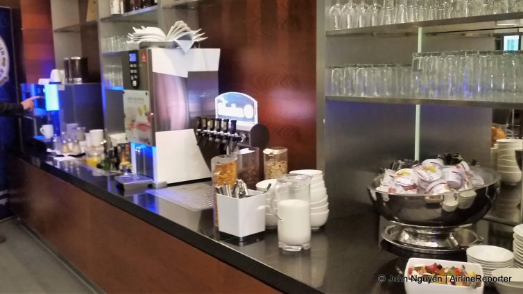 Breakfast offerings at the Hamburg Airport Lounge.