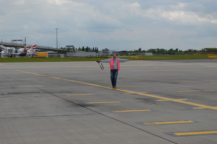 Walk the line - photo: Alastair Long | AirlineReporter