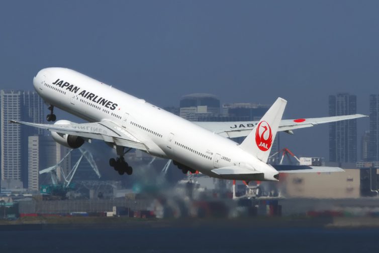 A Japan Airlines 777 taking off from Haneda - Photo Wilco737