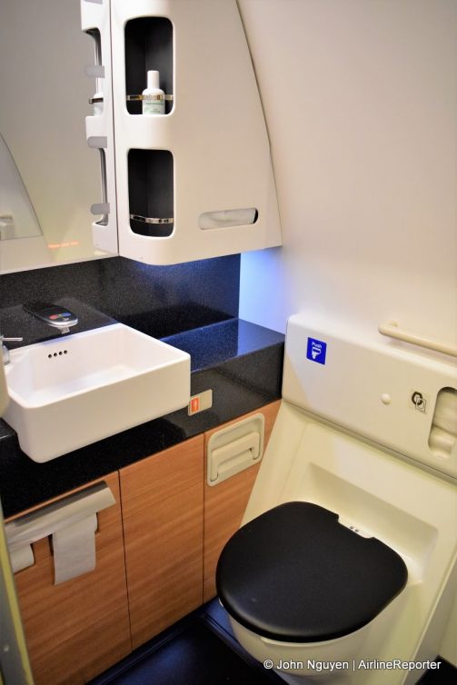 First class lavatory on a Swiss 777-300ER.