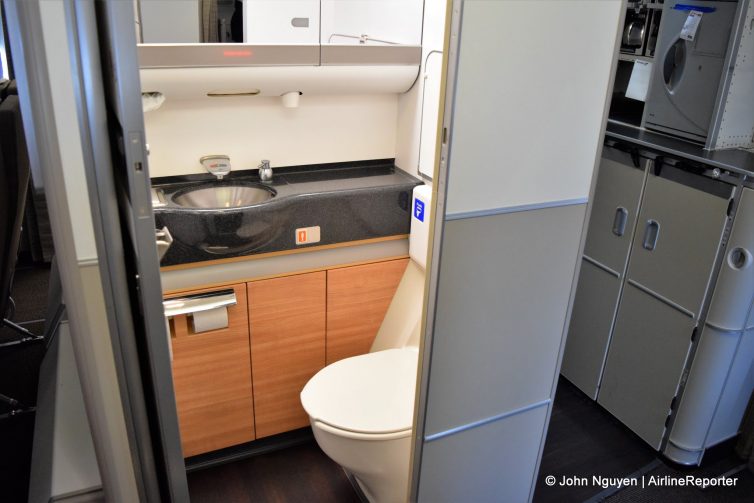 Lavatory in economy class on Swiss's 777-300ER.