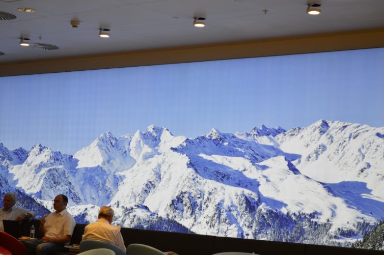 Alpine backdrop - Photo: Bo Long | AirlineReporter