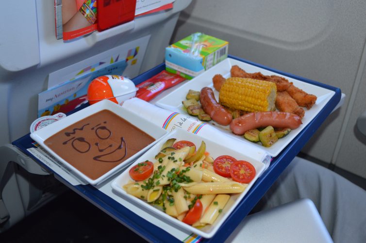 DO&CO kinder meal - photo: Alastair Long | AirlineReporter