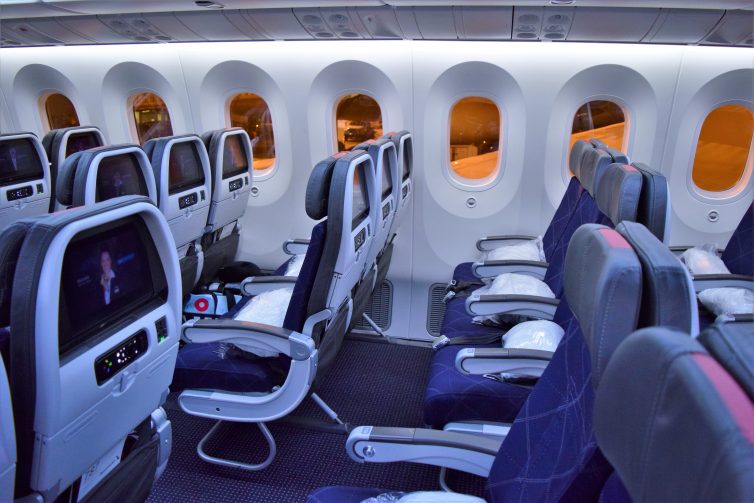 A row of Main Cabin Extra onboard American's Boeing 787-8 - Photo: John Nguyen | AirlineReporter