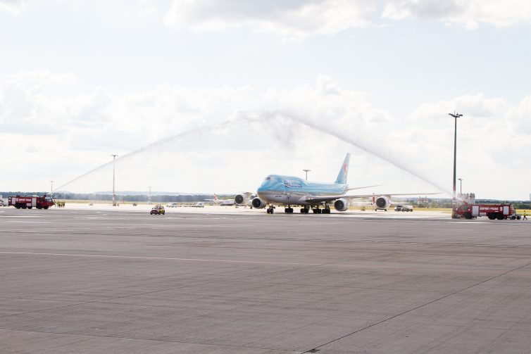 The traditional water canon salute welcomes the Korean Air Boeing 747-8i to Prague Photo: Jacob Pfleger | AirlineReporter