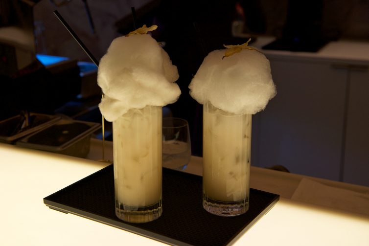 A whimsical Etihad Los Angeles cocktail - Photo: Bernie Leighton | AirlineReporter