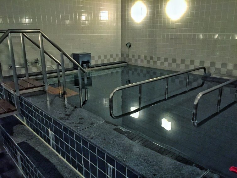 The other half of the onsen: the hot water bath - Photo: Manu Venkat | AirlineReporter