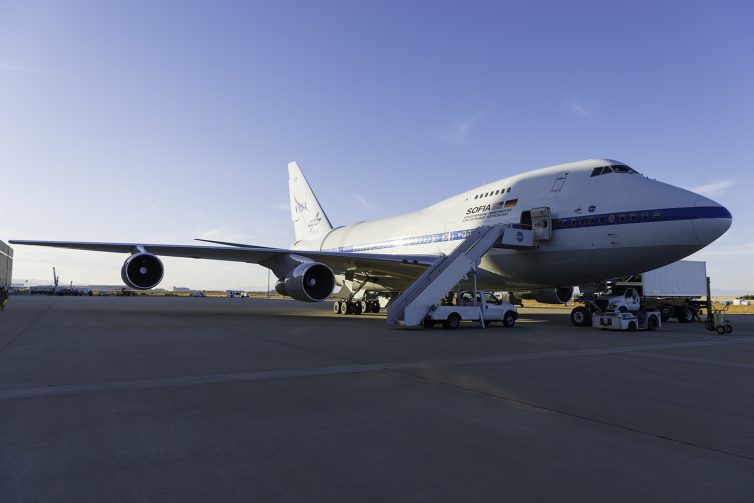 This is where SOFIA is normally parked, from this angle you can better see the telescope fairing. Photo: Bernie Leighton | AirlineReporter