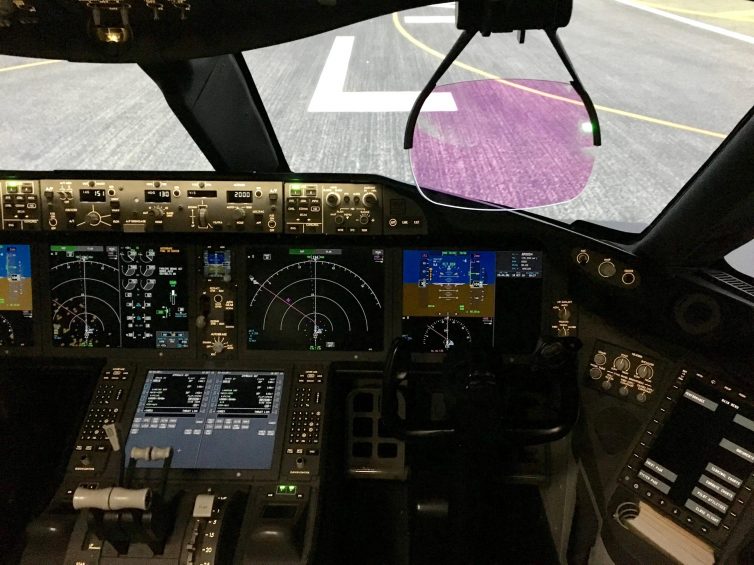 Flight deck looks so realistic! - Photo: Jason Rabinowitz | AirlineReporter