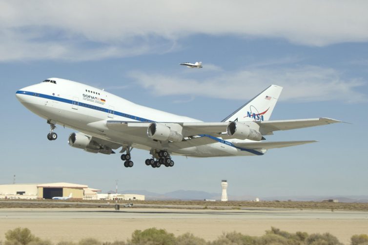 SOFIA lifting off - Photo: NASA