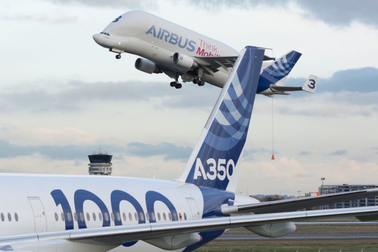 Now this is badass! An Airbus Beluga takes off - Photo: Jason Rabinowitz