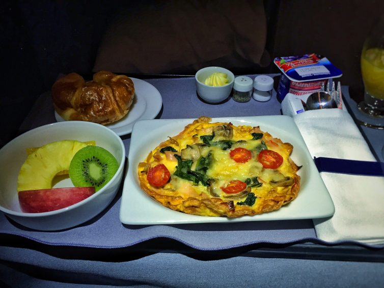 Breakfast over the California coast ’“ Photo: Manu Venkat | AirlineReporter