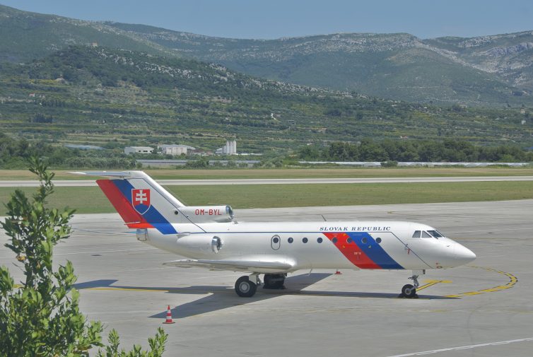 A Slovak Republic Yakovlev 40 - Photo: AeroIcarus | FlickrCC