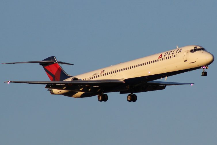 A Delta MD-88 - Photo: David Montiverdi | FlickrCC