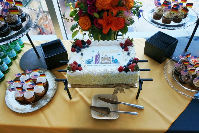 Inaugural Cake - photo: Daniel T Jones | AirlineReporter