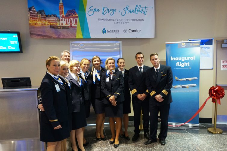 Happy crew - photo: Daniel T Jones | AirlineReporter