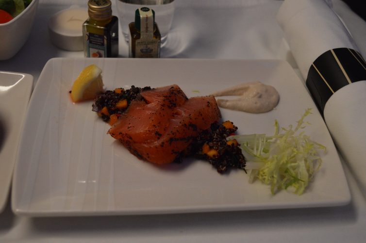 Smoked coffee crusted salmon, red quinoa and cauliflower puree - photo: Alastair Long | AirlineReporter