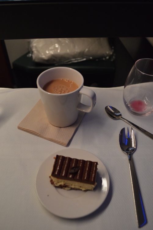 Bourbon and vanilla cheesecake - photo: Alastair Long | AirlineReporter