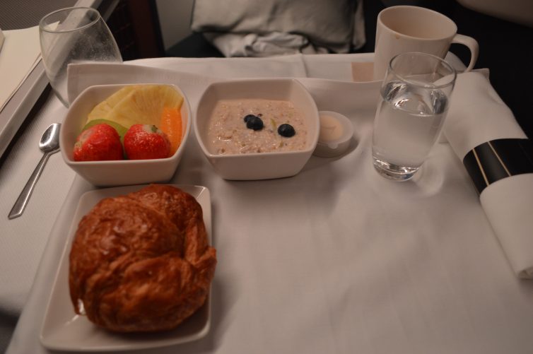 Breakfast part I - photo: Alastair Long | AirlineReporter