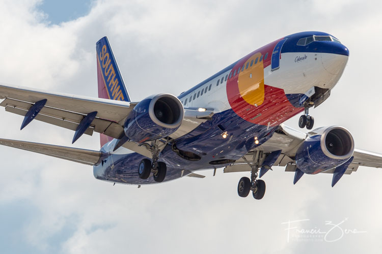 Cool livery. Also notice the front cabin door. 