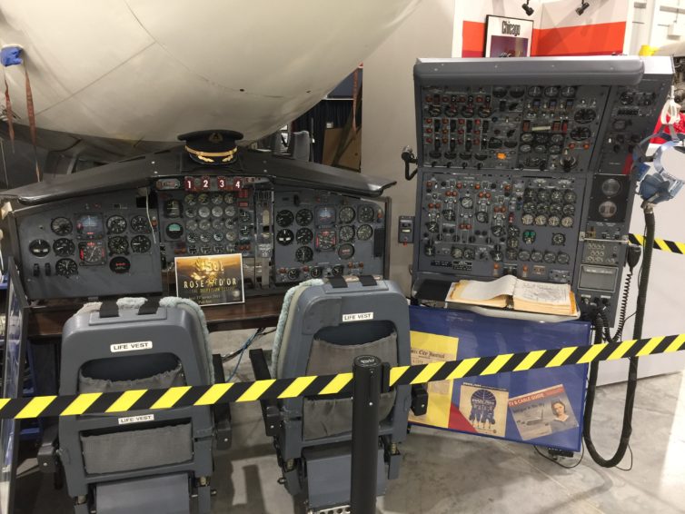 Cockpit display - AirlineReporter : AirlineReporter