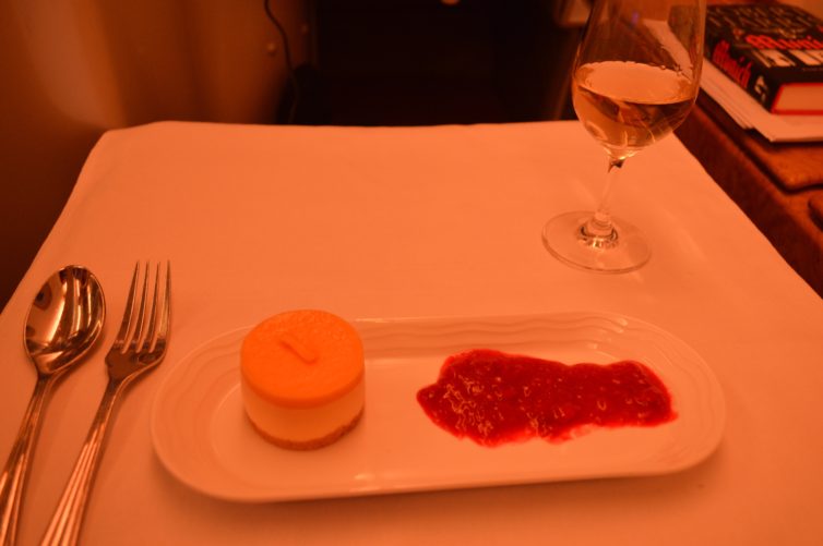 Mango and raspberry torte - photo: Alastair Long | AirlineReporter