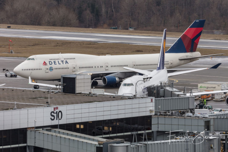 For a while, there were four 747s at Sea-Tac that day: the two Delta 744s, a Lufthansa 744, and a Singapore Airlines Cargo 744 freighter.