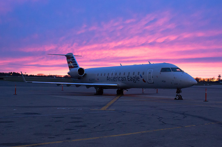 An American CRJ 200 - Photo: Dave Montiverdi | FlickrCC