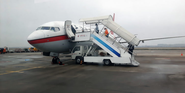 Shanghai Airlines Boeing 737