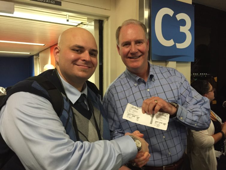 JL boards AirTran's final flight and shakes the hand of Gary Kelly, Southwest Airline's CEO.