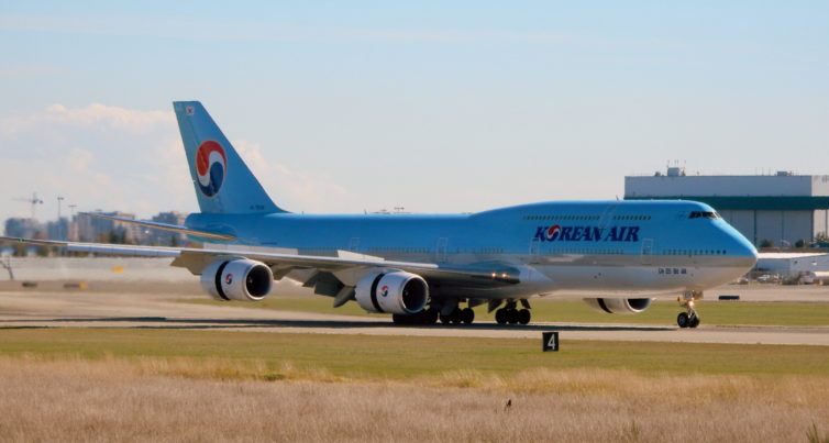 Korean Air 747-8 Intercontinental landing at YVR