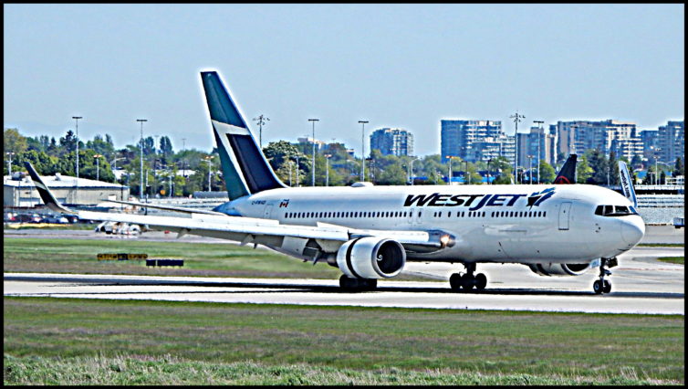 WestJet 767 Landing on 26R at YVR