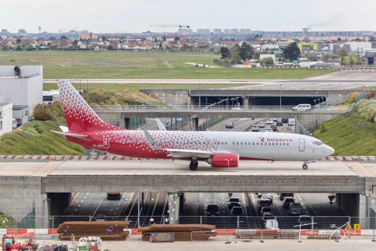 A Rossiya B-737 taxiing for departure as seen from ORY's excellent observation deck