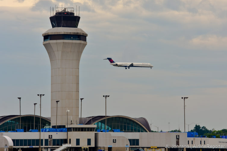 A Delta bird heads for STL's runway 29.