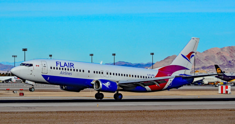 Flair Boeing 737-800 - Photo: TomÃ¡s Del Coro | FlickrCC