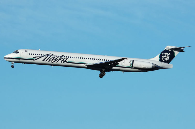 Alaska Airlines MD-83 - Photo: Andrew W Sieber
