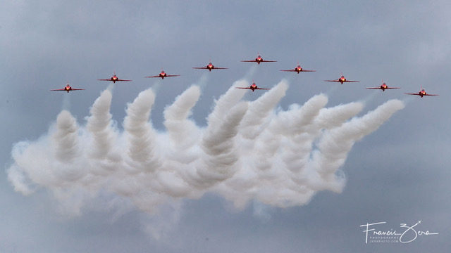The Red Arrows are so very cool!