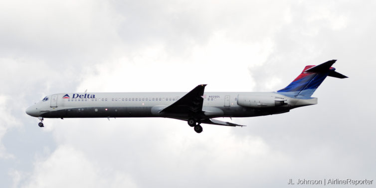 N929DL, an MD-88 lands at Dulles in October, 2010.