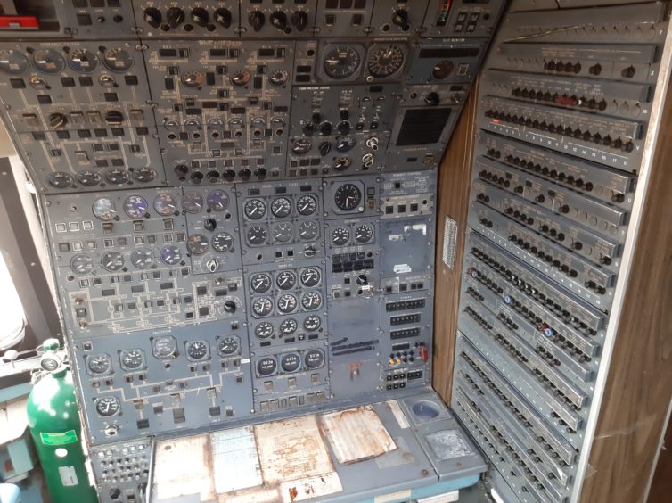 The engineer's station inside the L1011 flight deck - Photo: Jerome de Vries