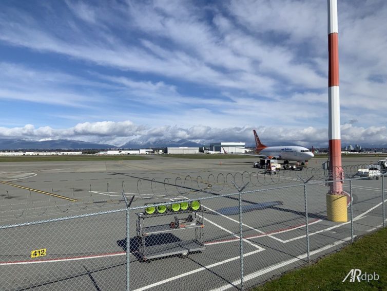 Little spotting platform at YVR South Terminal