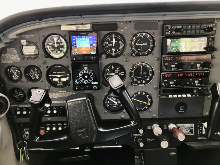 The C-172S instrument panel is finally as familiar the one in my car