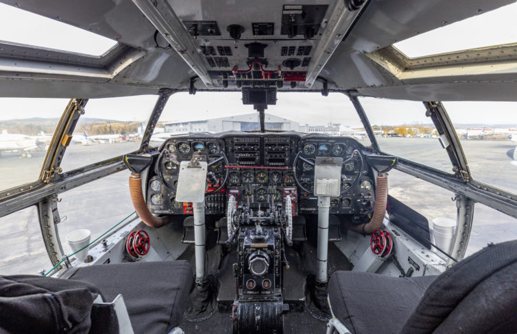 Cockpit view of N54514 - click a few times to view in full resolution, if you so desire. What a view!