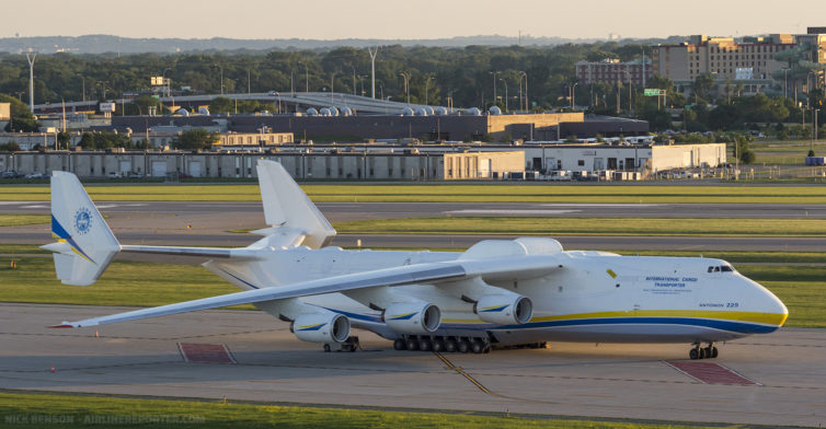 The An-225 is distinguished from its smaller siblings with a unique twin tail, six engines, and distinctive shoulder blades. Photo: Nick Benson